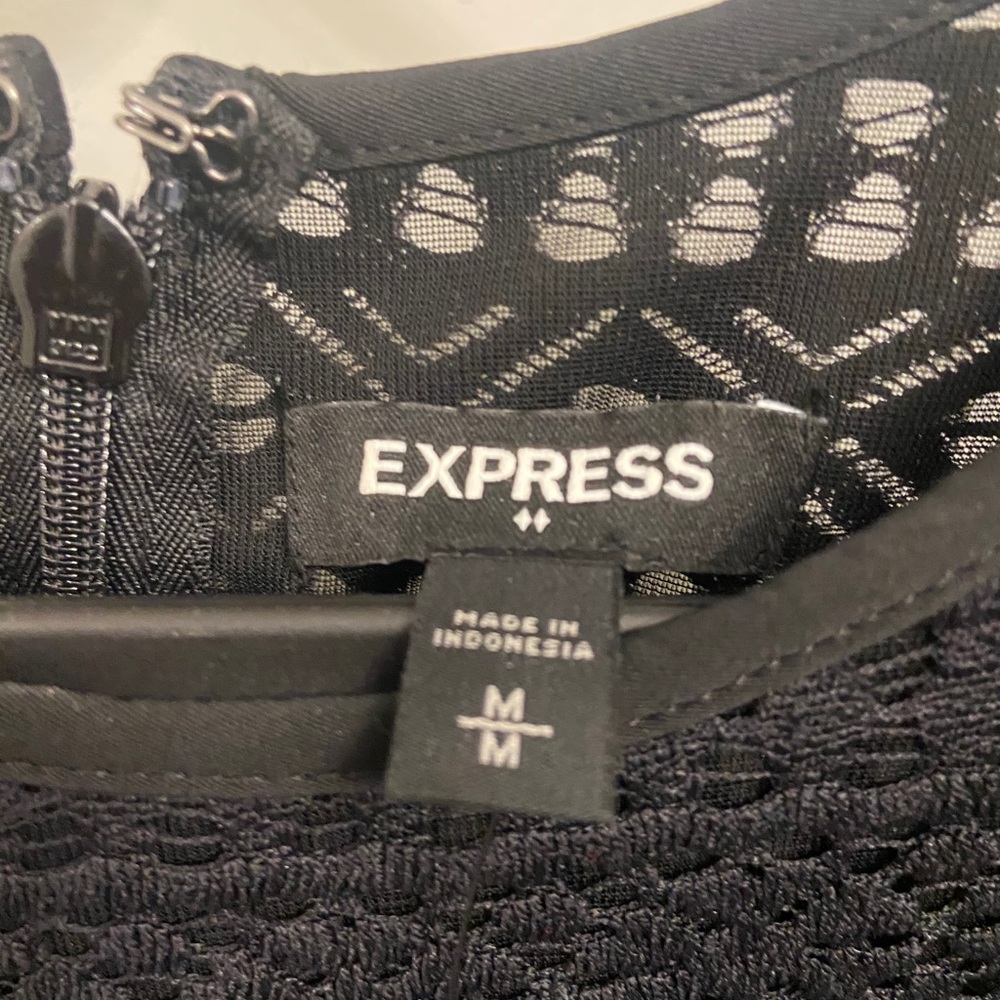 Express top med with zip down back - Picture 2 of 5